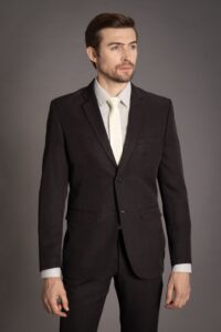 Terno preto clássico e elegante para casamentos e eventos formais